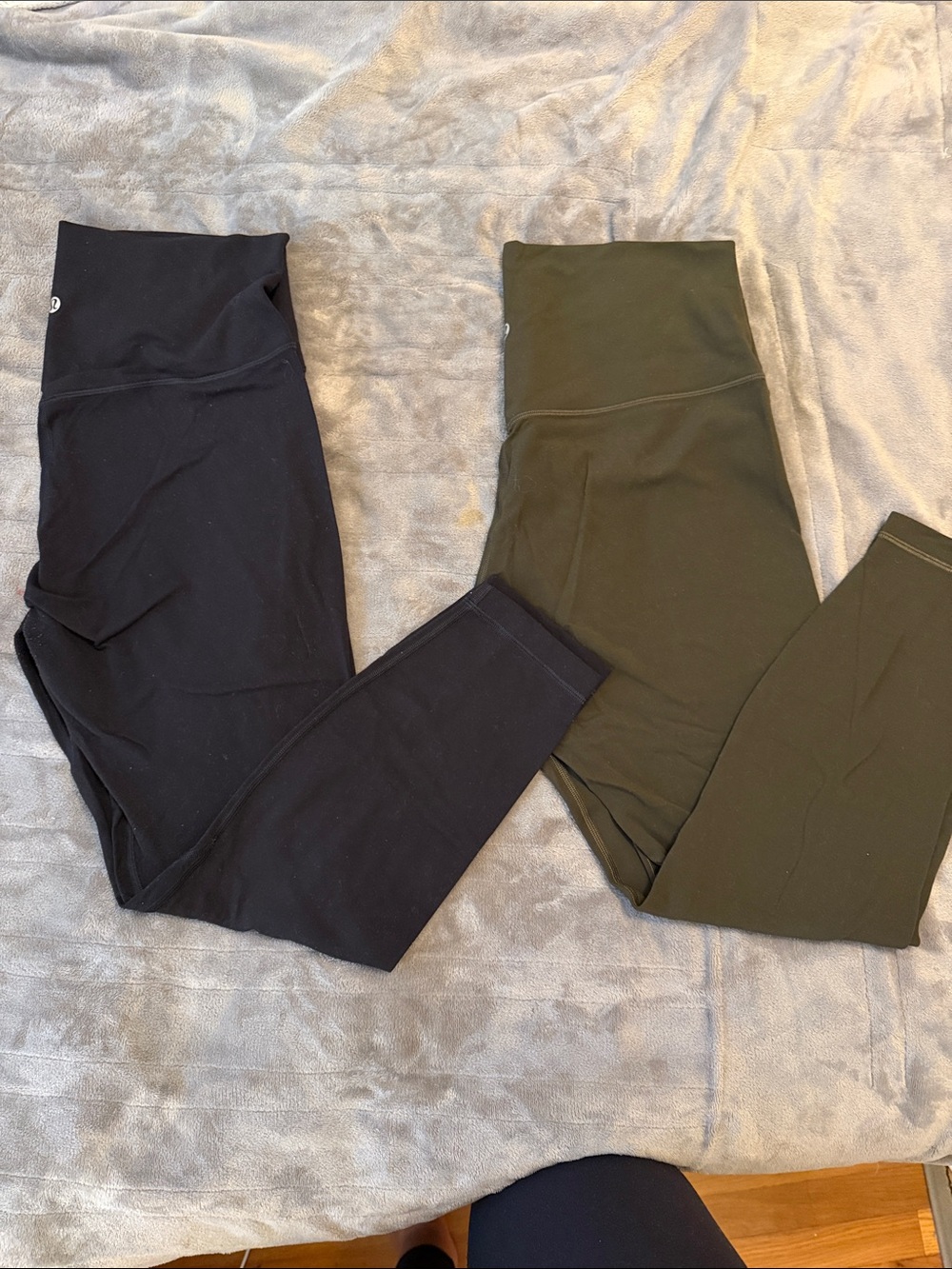 Women’s lululemon Leggings Black & Olive, size 12